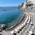 Atrani, mare limpido e balneabile: confermata la piena idoneità della spiaggia