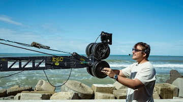 Un premio alle radici: da Atrani un riconoscimento a Ludovico Di Martino, regista di Mare Fuori