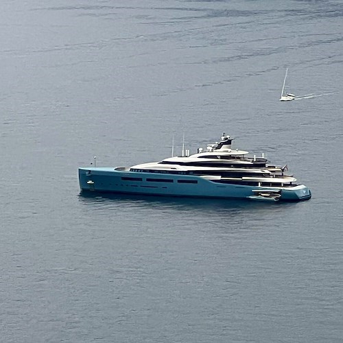 A Positano arriva “Aviva”: il proprietario è Joe Lewis, patron del Tottenham