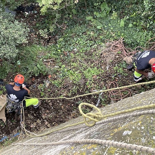 A Ravello iniziativa green in collaborazione con Legambiente e il supporto dei rocciatori di Cardine SRL /Foto