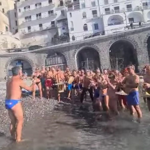 Ad Amalfi il Capodanno Folk è in riva al mare /VIDEO