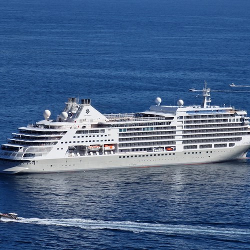 Ad Amalfi la lussuosa nave da crociera "Silver Dawn", gioiello della compagnia Silversea / FOTO 