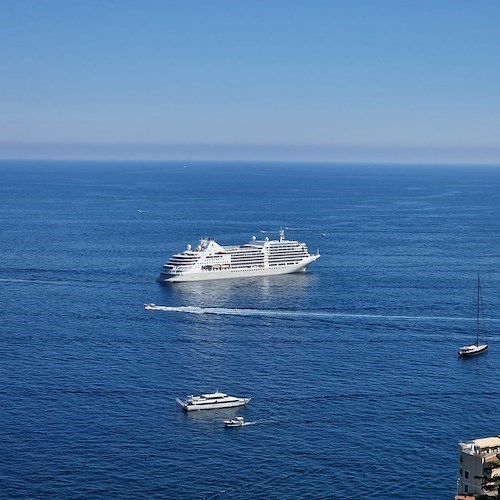 Ad Amalfi la lussuosa nave da crociera "Silver Dawn", gioiello della compagnia Silversea / FOTO 