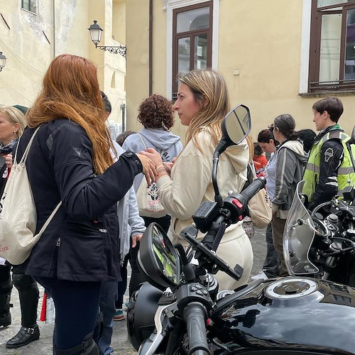 Ad Amalfi la tappa delle donne motocicliste di Wima per dire “basta alla violenza sulle donne”