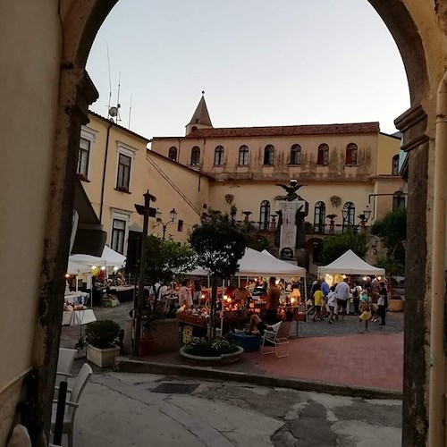 Ad Amalfi torna "La Soffitta in Piazza", mercatino d'antiquariato e artigianato