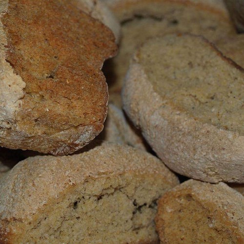 Alle origini del “vascuotto”: il pane duro di Agerola e Tramonti sfamava gli equipaggi del Ducato di Amalfi