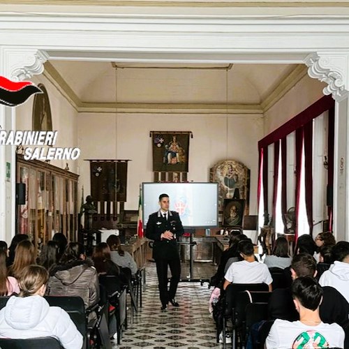 I Carabinieri incontrano gli studenti ad Amalfi