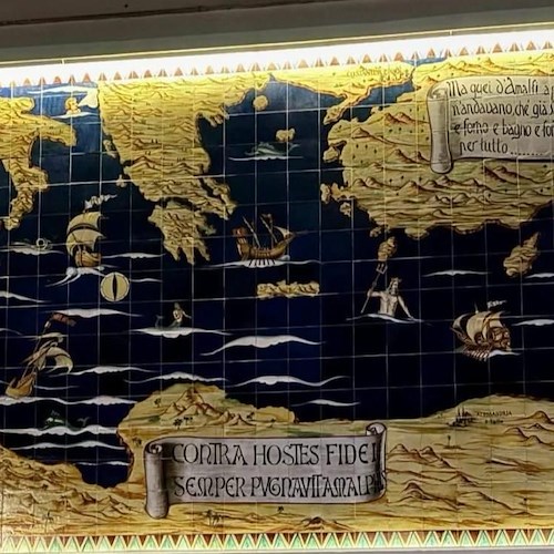 Amalfi, il pannello maiolicato della Porta della Marina riportato al suo originario splendore<br />&copy; Daniele Milano