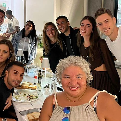 Amalfi, la regista Liesl Tommy perde il portafogli: due 29enni lo ritrovano e glielo restituiscono