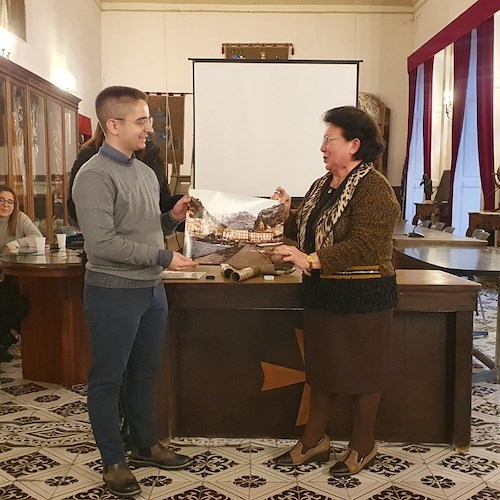 Amalfi, Matteo D’Urso con “L’odore della notte” vince il I contest fotografico dedicato a Nicola Gambardella