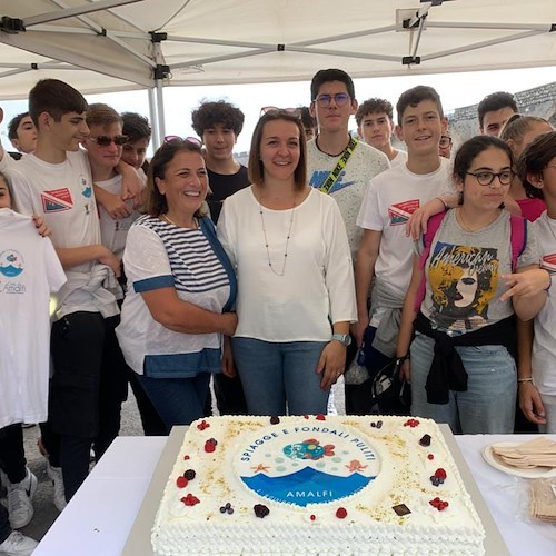 Amalfi. Spiagge e Fondali Puliti, studenti del "Marini Gioia" adottano la piccola baia