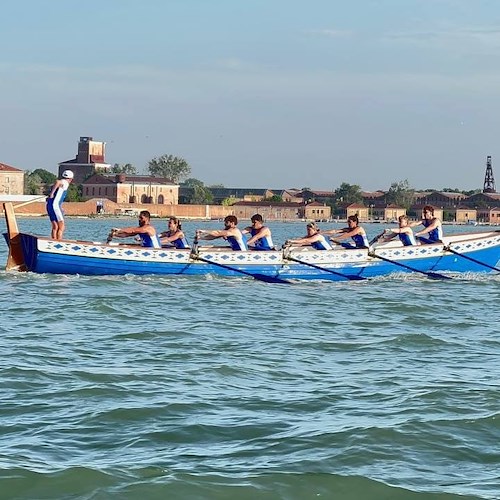 Amalfi vince il palio degli equipaggi misti a Venezia, stasera la 68esima Regata delle Antiche Repubbliche Marinare