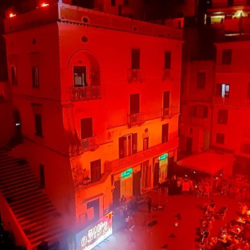 Atrani si colora del "rosso" Fuoco dell'Arte /FOTO