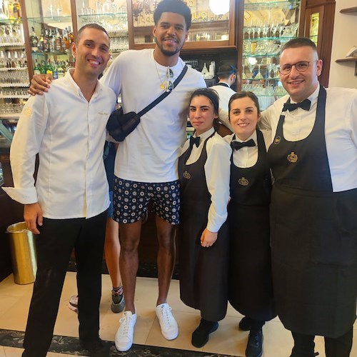 Basket, Tobias John Harris sceglie Amalfi per la sua luna di miele. Tappa di gusto alla Pasticceria Pansa 