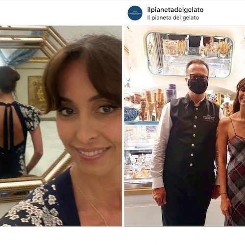 Benedetta Parodi con le due figlie all'Hotel Santa Caterina di Amalfi /Foto /Storie