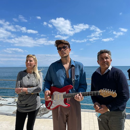 “Cabriolet panorama” è il nuovo singolo dei The Kolors, per il videoclip riprese tra Amalfi e Ravello /GUARDA