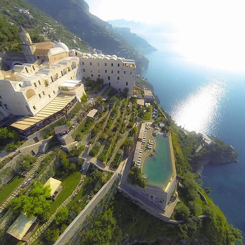 Conca de’ Marini: il Monastero Santa Rosa Hotel & SPA è il “Luxury Hotel of the Year” dei TTGLuxury Travel Awards