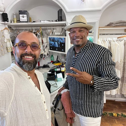 David Justice a Positano, l'ex stella della Major League sceglie Casa Mastro per il suo Shopping 