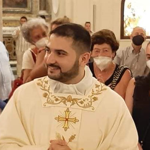 Dopo 48 anni ordinato un sacerdote di Minori, festa grande per Daniele Civale. Ieri la prima celebrazione eucaristica