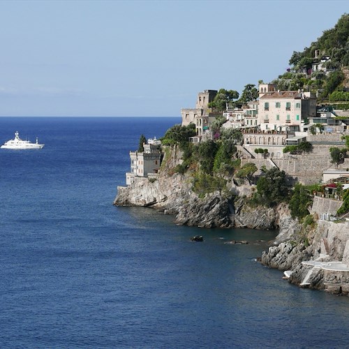 "Eleni" e "Faith" a Capri mentre "Edesia" e "My Little Violet" a Positano. Inizia l'estate dei grandi Yacht in Costa d'Amalfi