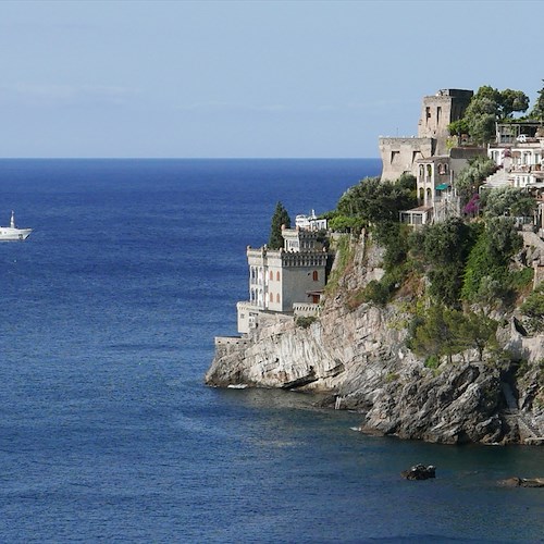 "Eleni" e "Faith" a Capri mentre "Edesia" e "My Little Violet" a Positano. Inizia l'estate dei grandi Yacht in Costa d'Amalfi
