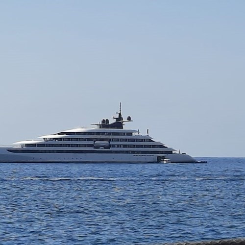 Ferragosto in Costiera Amalfitana per Emerald Azzurra, nave da crociera da 110 metri / FOTO 