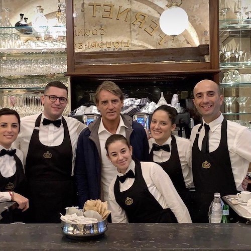 Fine settimana in Costa d'Amalfi per Roberto Mancini, ospite dell'Hotel Santa Caterina fa tappa alla storica pasticceria Pansa / Foto