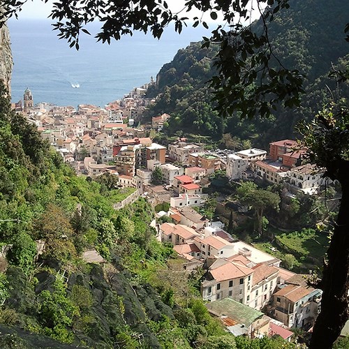 Fodor's elenca “10 passeggiate ed escursioni sublimi in Costiera Amalfitana”, ma otto sono in provincia di Napoli 