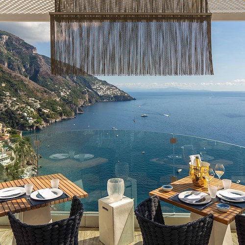 Guida Michelin 2022, Costa d’Amalfi e Penisola Sorrentina fanno incetta di stelle: new entry “Li Galli” a Positano e il ristorante di Cannavacciuolo