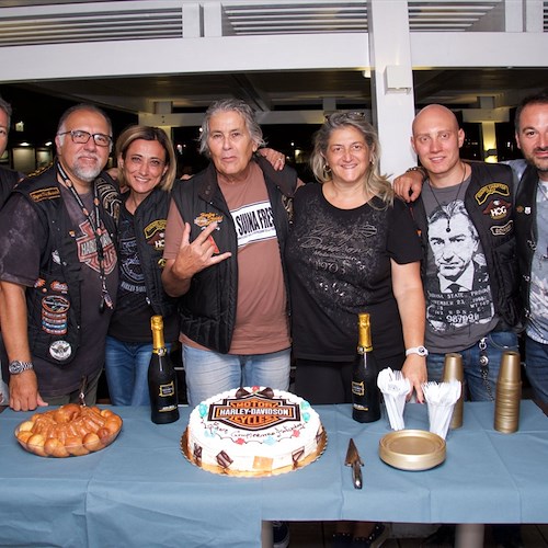 Harley-Davidson "Vesuvio Chapter" in Costiera Amalfitana sul lungomare di Maiori / Video