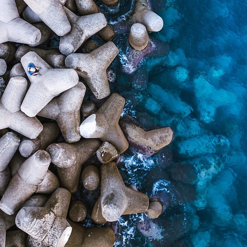 I frangiflutti della scogliera di Amalfi tra le “55 foto più belle dall’alto” secondo Insider