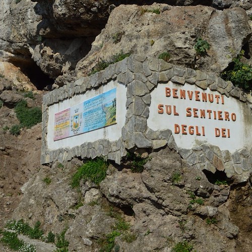 Il Sentiero degli Dei tra i “cinque trekking vista mare da fare in Italia” secondo il Touring Club Italiano