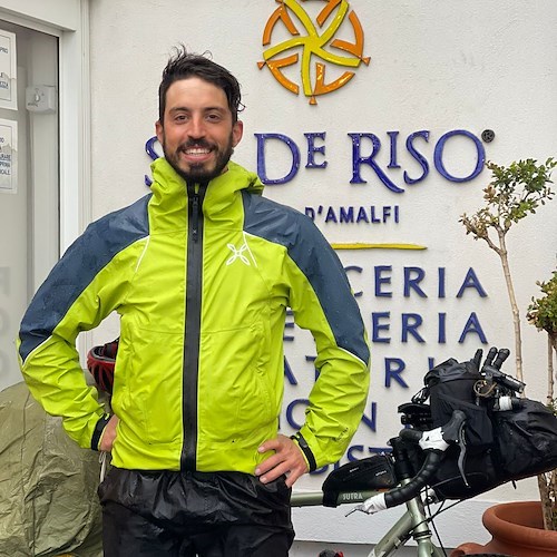 In bici fino alla Norvegia per Emergency e la mobilità sostenibile, Daniele Panarella fa tappa in Costa d'Amalfi