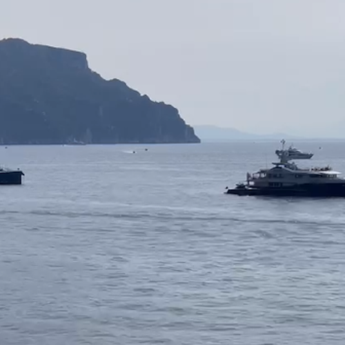 In Costa d'Amalfi il superyacht Gene Machine con la sua nave appoggio Gene Chaser / FOTO 
