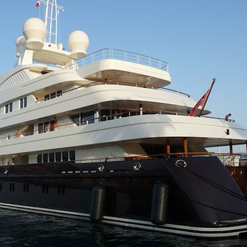 In Costiera Amalfitana "Sarafsa", lo yacht di proprietà di Re Abdullah di Giordania