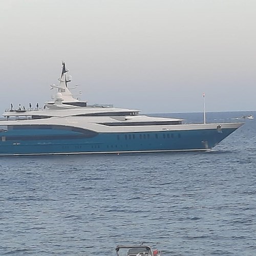 In Costiera Amalfitana torna "Sunrays", lo yacht del magnate Ravi Ruia costato 100 milioni di dollari 