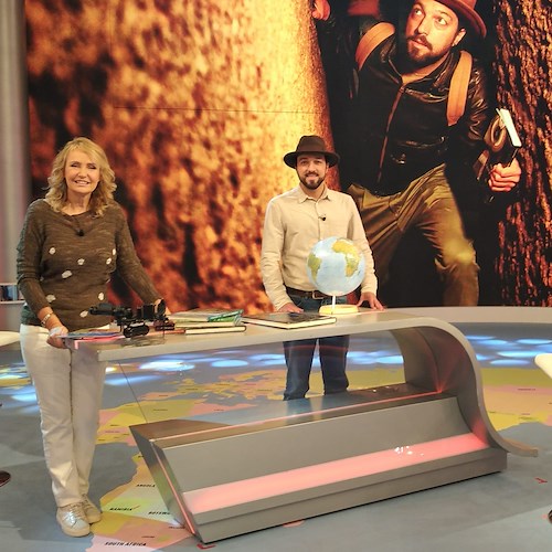 Indiana Jones Napoletano porta la Costa d'Amalfi in TV con Licia Colò: «Ancora non ci credo! Pare 'nu suónno!»