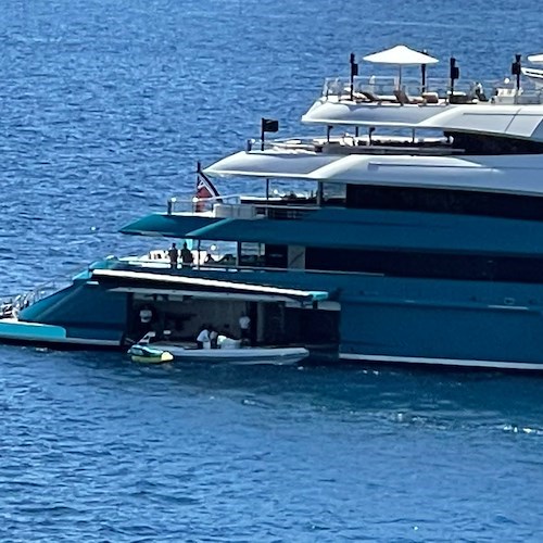 Invasione di yacht in Costa d'Amalfi: spicca su tutti "Sunrays", imbarcazione da 100 milioni di dollari / FOTO 