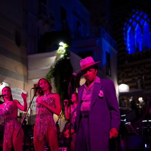 Kid Creole & The Coconuts incantano Amalfi: apertura Strepitosa per 'Amalfi in Jazz' 2023