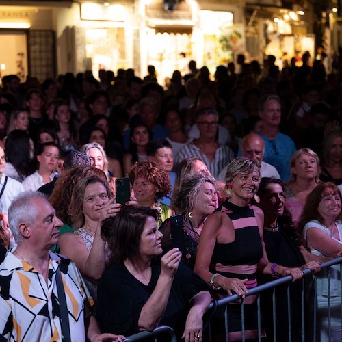 Kid Creole & The Coconuts incantano Amalfi: apertura Strepitosa per 'Amalfi in Jazz' 2023