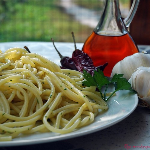 L’“ambra liquida” di Cetara: ricetta originale degli spaghetti con la colatura di alici 