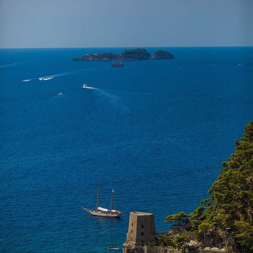 L'Amerigo Vespucci: l'orgoglio della Marina Militare al largo di Positano / FOTO