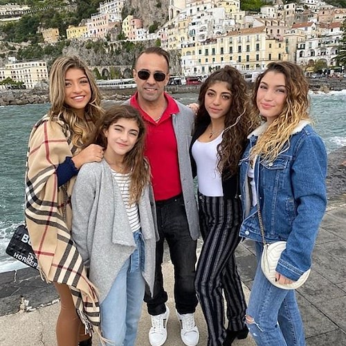 L’attrice americana Teresa Giudice ad Amalfi con la famiglia