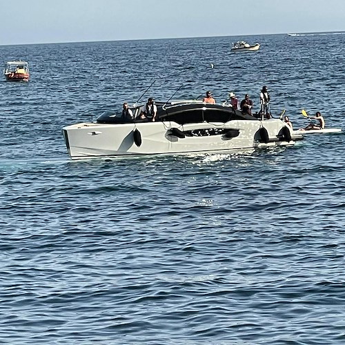 L’emiro del Qatar Al Thani in Costa d’Amalfi a bordo del super yacht Al Lusail. Ieri tappa da Sal De Riso