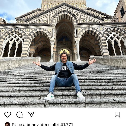 «È l'imprevisto che ci cambia la vita»: la riflessione del portiere Guillermo Ochoa dal Duomo di Amalfi