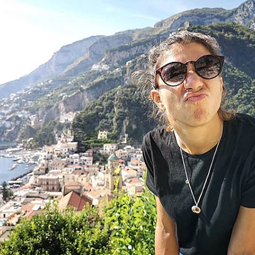 La calciatrice della AS Roma Elisa Bartoli si diverte ad Amalfi