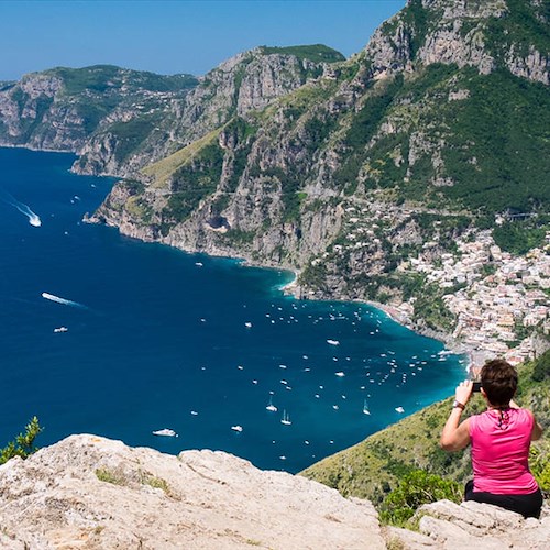 La Costiera Amalfitana e il suo panorama: il “Guardian” esalta il Sentiero degli Dei