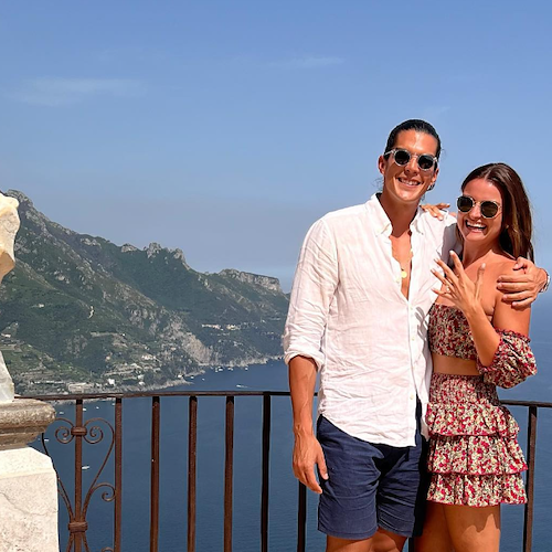La giornalista e conduttrice Alix Aspe si sposa, la proposta sulla Terrazza dell'Infinito di Ravello 