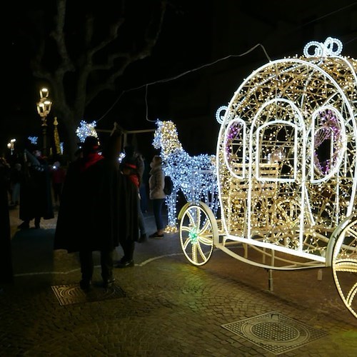 “La luce del Natale”, il 26 novembre Minori accende le luminarie e lancia un contest