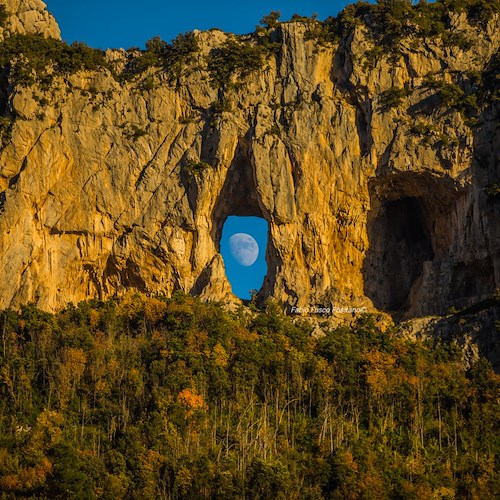 La "luna nel buco" di Fabio Fusco: «Mi sembra di sbirciare in Paradiso» /Foto